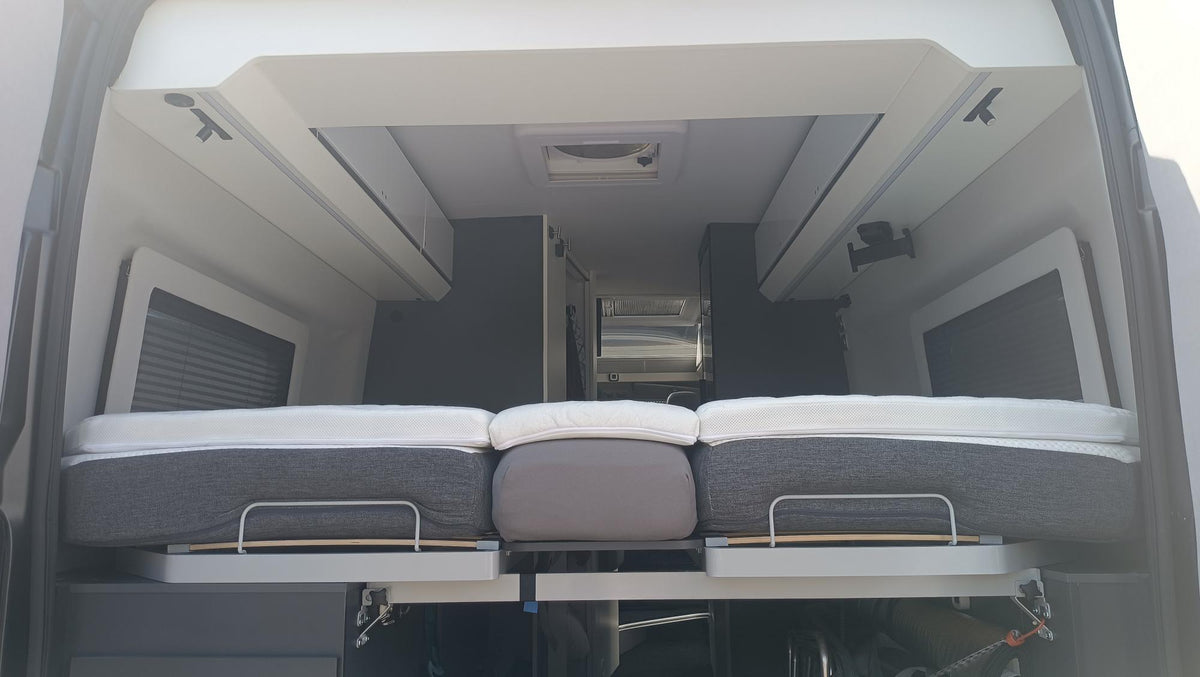 Topper Adria Twin Supreme 640 SLB 2021 - 3-tlg. Blick Hecktür offen