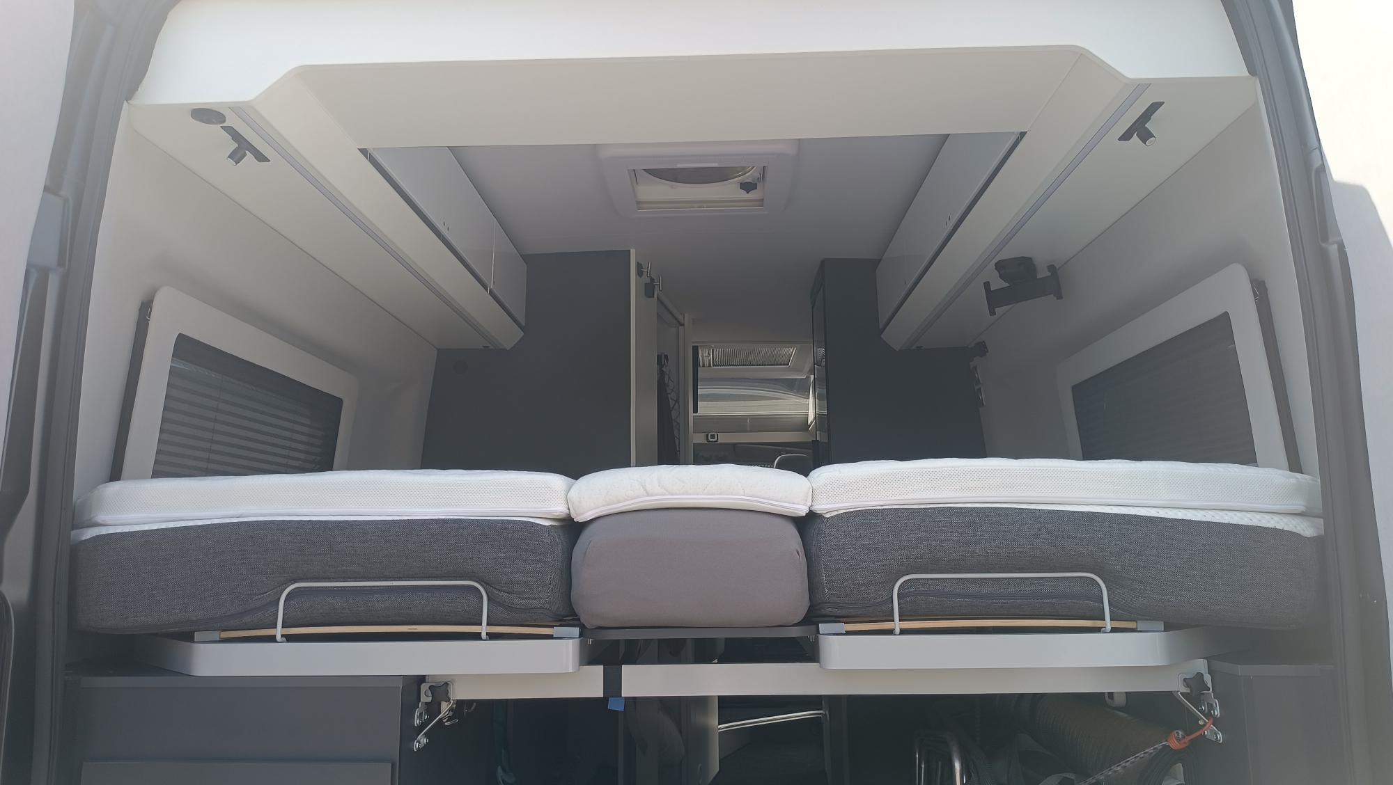 Topper Adria Twin Supreme 640 SLB 2021 - 3-tlg. Blick Hecktür offen