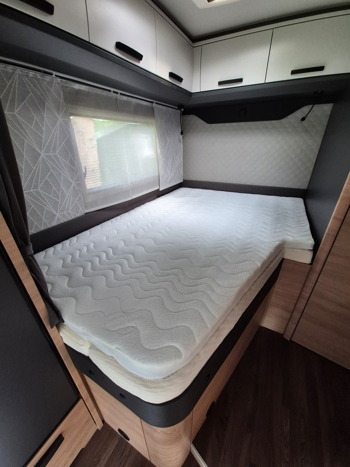 Topper Wohnmobil Knaus L!VE Wave 650 MF aus dem Jahr 2025